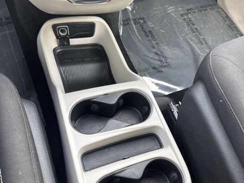 Used 2023 Chrysler Voyager LX FWD image 19