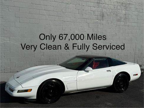 Used 1996 Chevrolet Corvette Coupe RWD image 1