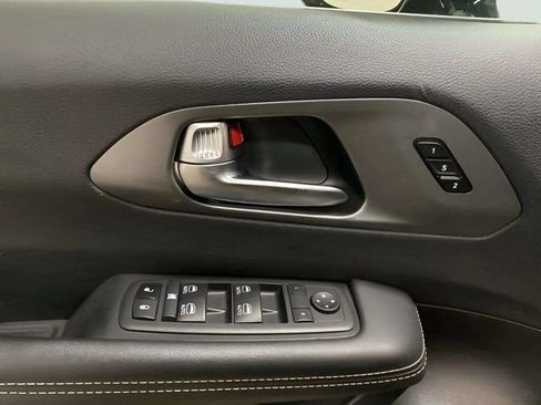 Used 2025 Chrysler Pacifica Select FWD image 28
