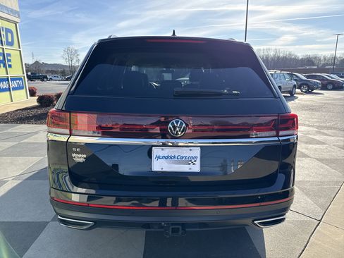 Used 2024 Volkswagen Atlas SE w/ Black Wheel Package image 9