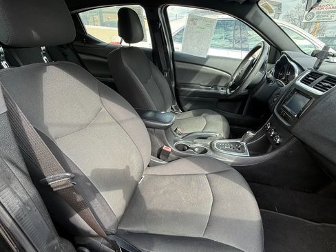 Used 2013 Dodge Avenger SE image 10