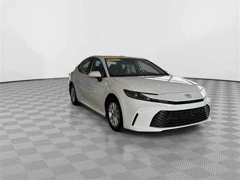 Used 2025 Toyota Camry LE image 2
