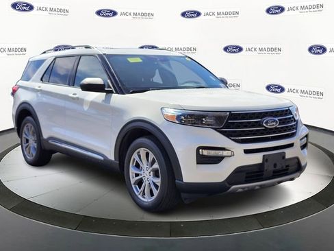 Certified 2022 Ford Explorer XLT w/ Equipment Group 202A AWD/4WD image 7