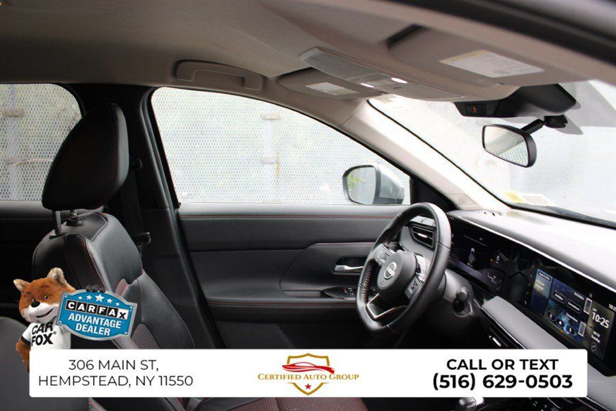 Used 2025 Nissan Kicks SR w/ Illumination Package FWD image 19