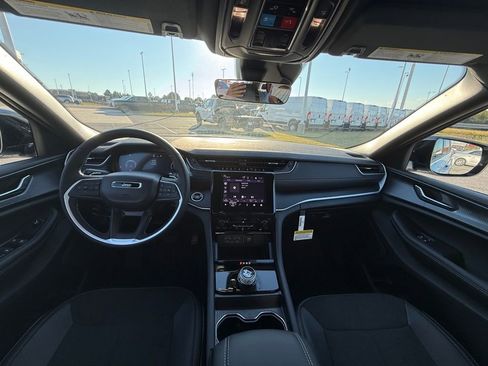 New 2025 Jeep Grand Cherokee Altitude image 12