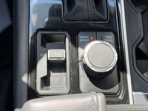 Used 2024 Toyota Tundra Platinum AWD/4WD image 19