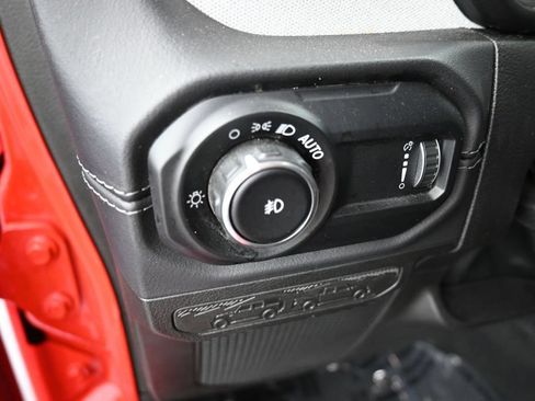 Used 2025 Jeep Wrangler Unlimited Sahara AWD/4WD image 28