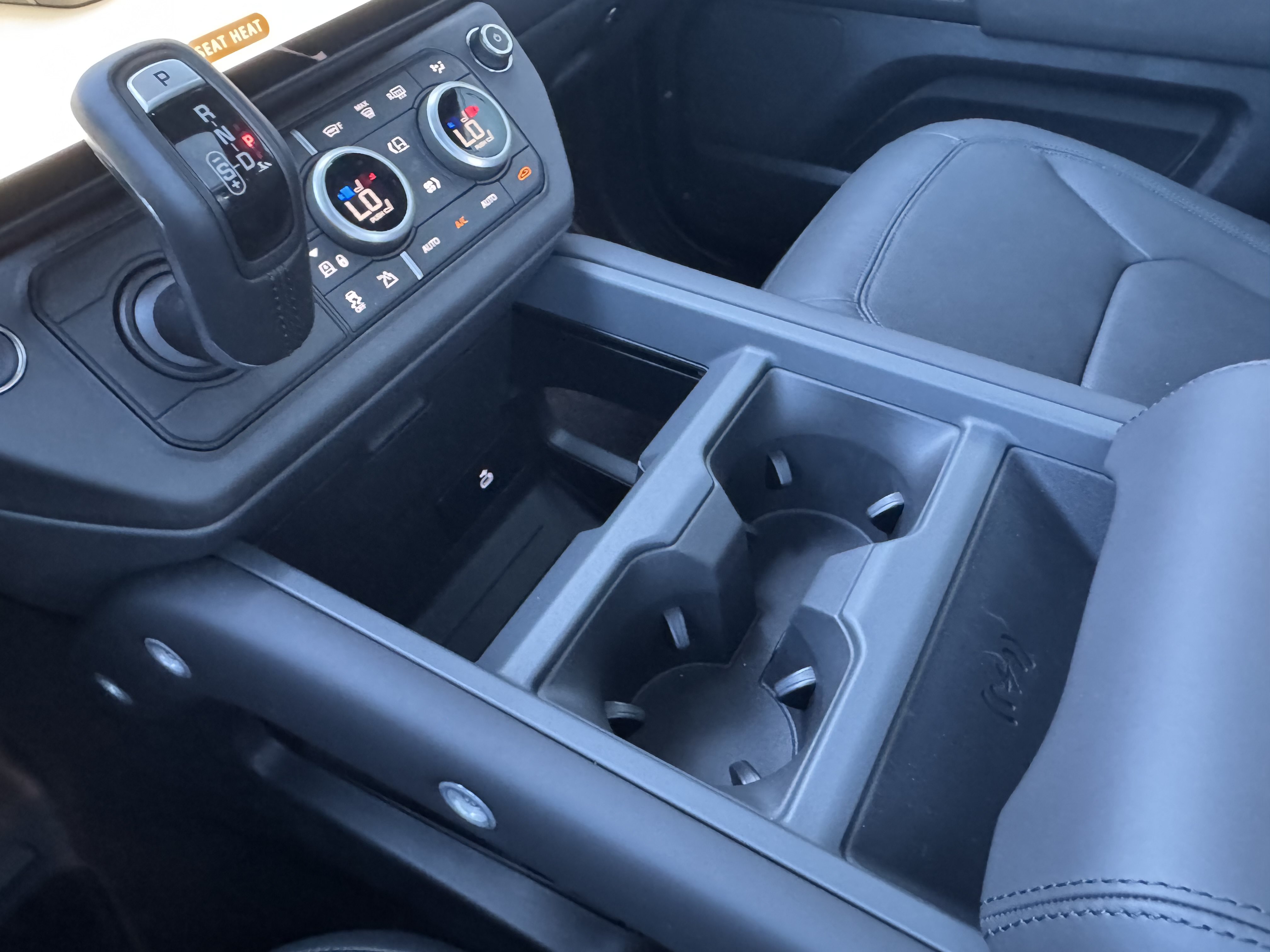 New 2026 Land Rover Defender 130 X-Dynamic SE AWD/4WD image 23