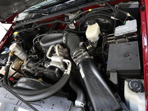 Used 2000 Chevrolet S10 Pickup LS w/ Preferred Equipment Group image 22