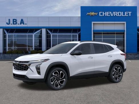 New 2026 Chevrolet Trax RS w/ Sunroof Package FWD image 2