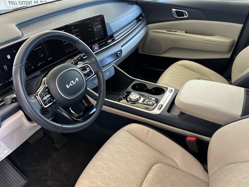 Certified 2025 Kia Carnival SX FWD image 10