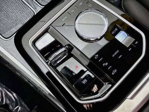 Used 2023 BMW 740i RWD image 17