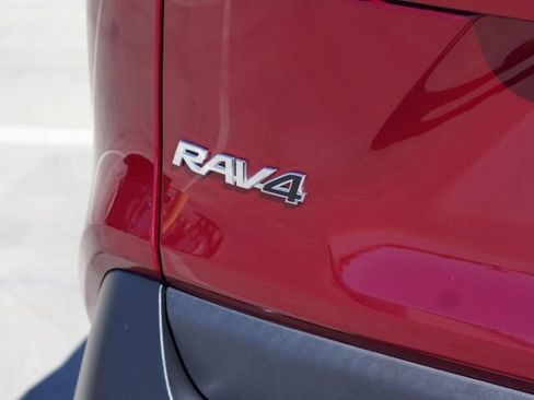Used 2025 Toyota RAV4 XLE FWD image 10