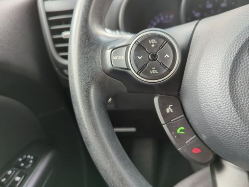 Used 2018 Kia Soul FWD image 38