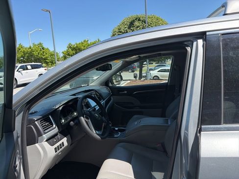 Used 2015 Toyota Highlander Limited AWD/4WD image 33