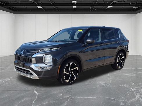 Used 2024 Mitsubishi Outlander SE FWD image 1
