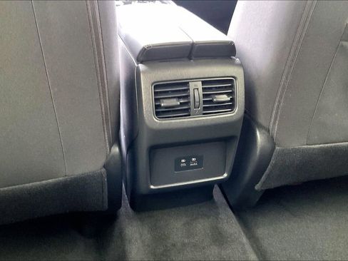 Used 2023 Nissan Rogue SV image 30