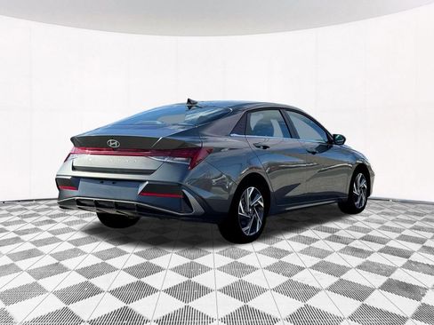 New 2025 Hyundai Elantra SEL image 11