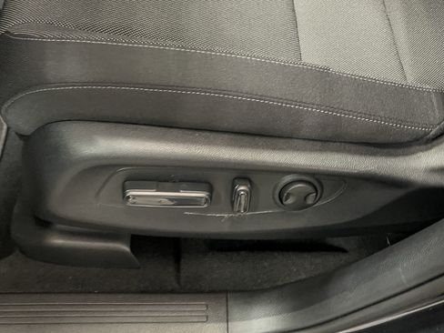Used 2025 Honda CR-V EX image 19