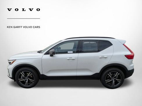 New 2026 Volvo XC40 B5 Core w/ Climate Package image 7