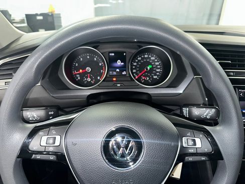 Used 2020 Volkswagen Tiguan S image 5