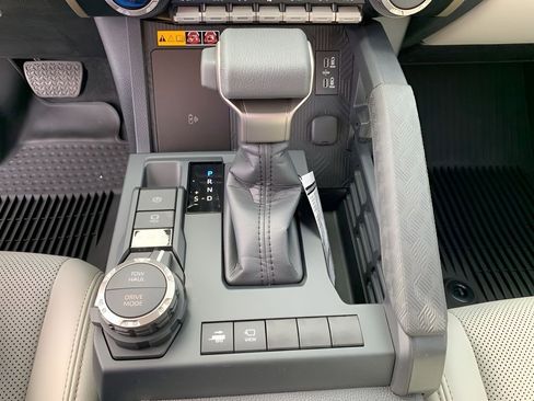 New 2025 Toyota Tacoma Limited AWD/4WD image 22