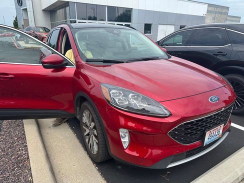 Used 2020 Ford Escape Titanium w/ Titanium Premium Package 2.0 AWD/4WD image 8
