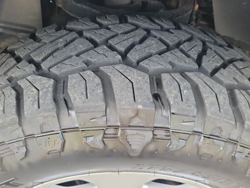 Used 2019 RAM 1500 Laramie AWD/4WD image 13
