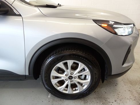 Used 2024 Ford Escape Active AWD/4WD image 3