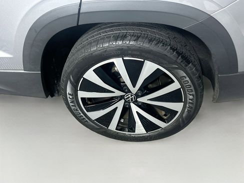 Used 2022 Volkswagen Taos SE FWD image 11