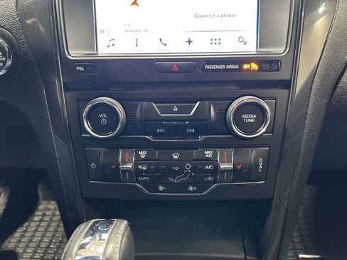 Certified 2017 Ford Explorer XLT w/ Equipment Group 202A image 19