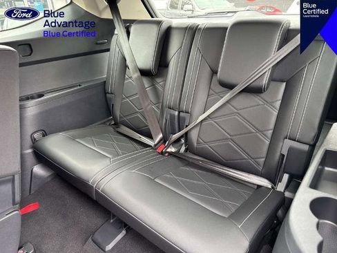 Used 2025 Volkswagen Atlas SE AWD/4WD image 17