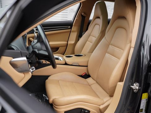 Used 2022 Porsche Panamera Platinum Edition image 22