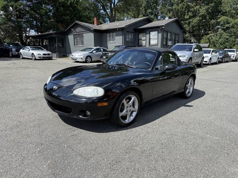 Used 2003 MAZDA MX-5 Miata RWD image 3