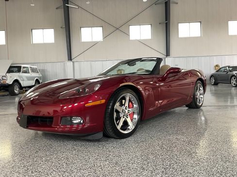 Used 2007 Chevrolet Corvette Convertible w/ Preferred Equipment Group RWD image 2