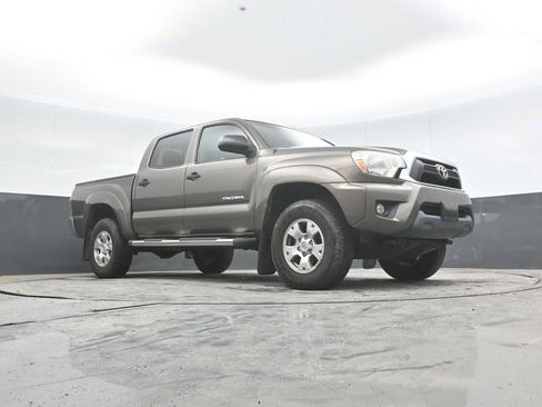 Used 2013 Toyota Tacoma PreRunner w/ SR5 Pkg RWD image 28