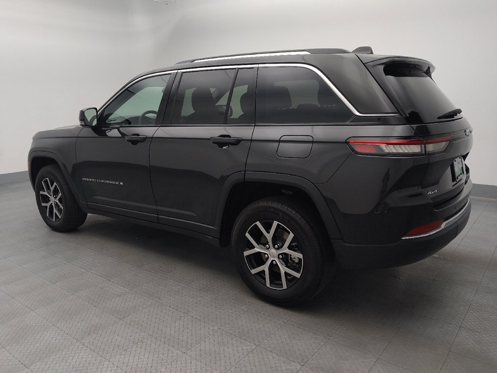 Used 2023 Jeep Grand Cherokee Limited AWD/4WD image 3