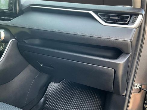 Used 2020 Toyota RAV4 LE image 12