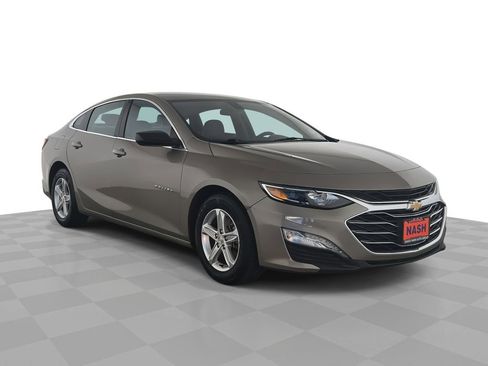 Used 2022 Chevrolet Malibu LT FWD image 1