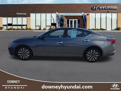 Used 2025 Nissan Altima 2.5 SV FWD image 2