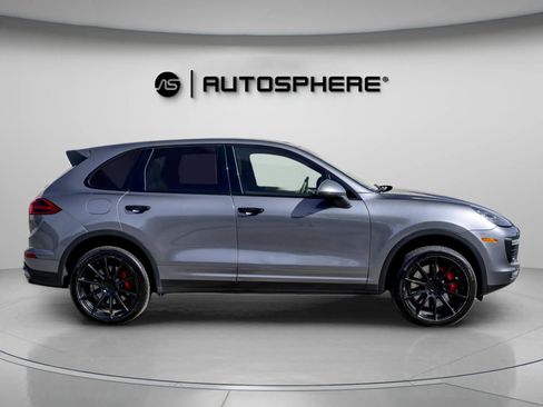 Used 2016 Porsche Cayenne Turbo AWD/4WD image 11
