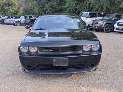 Used 2014 Dodge Challenger SXT RWD image 8