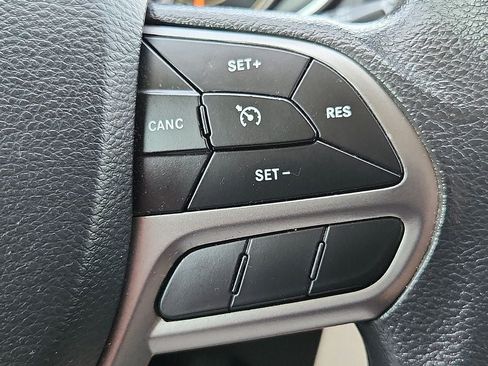 Used 2019 Jeep Cherokee Latitude w/ Popular Appearance Group FWD image 21
