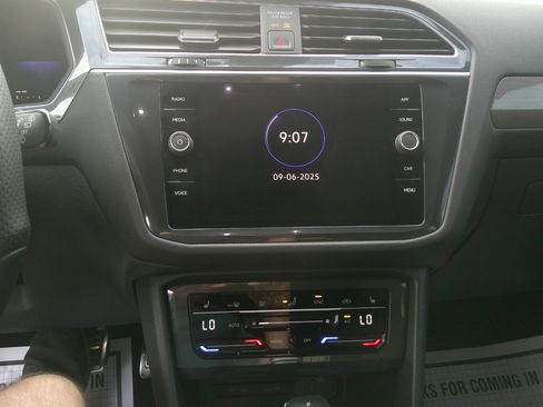 Used 2022 Volkswagen Tiguan SE R-Line image 21