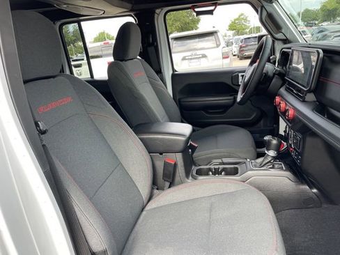 Used 2024 Jeep Gladiator Rubicon AWD/4WD image 28