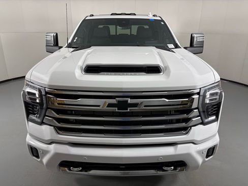 Used 2024 Chevrolet Silverado 3500 High Country w/ High Country Premium Package AWD/4WD image 4