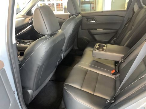 Used 2023 Nissan Rogue SL w/ SL Premium Package image 30