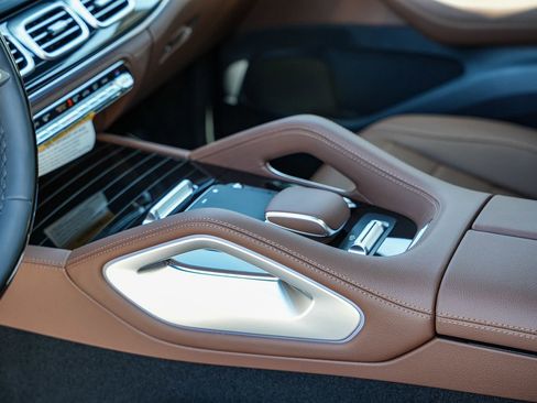 New 2026 Mercedes-Benz GLS 450 4MATIC image 21