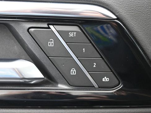 Used 2025 Chevrolet Tahoe Premier AWD/4WD image 17