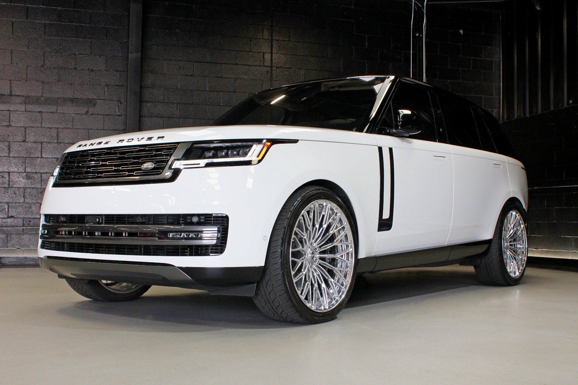 Used 2023 Land Rover Range Rover Long Wheelbase Autobiography AWD/4WD image 4